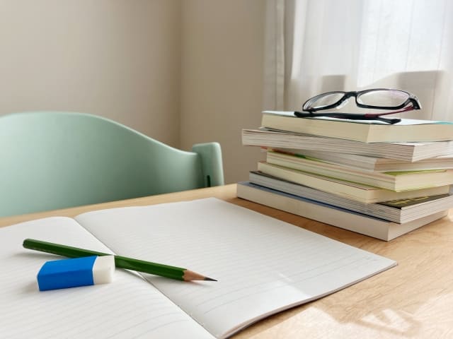 ノートや文房具、本