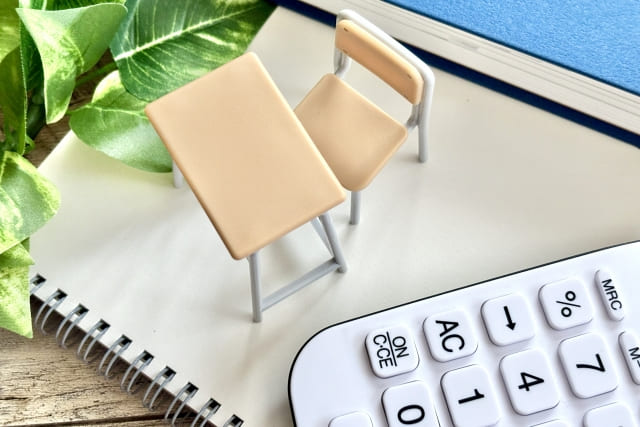 机と椅子、計算機